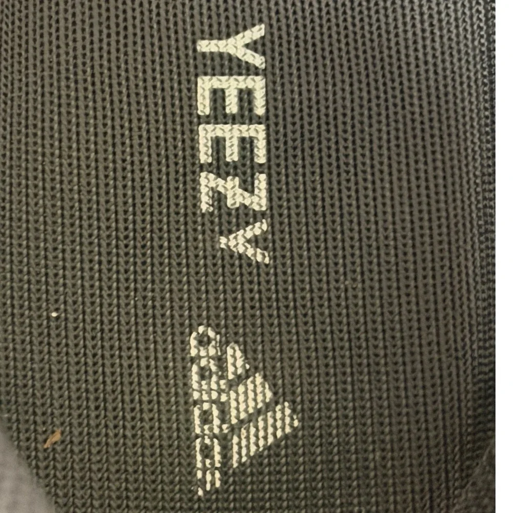 Adidas Yeezy Boost 700 Mens Utility Black FV5304 Suede Mesh Gum Sole Sneaker